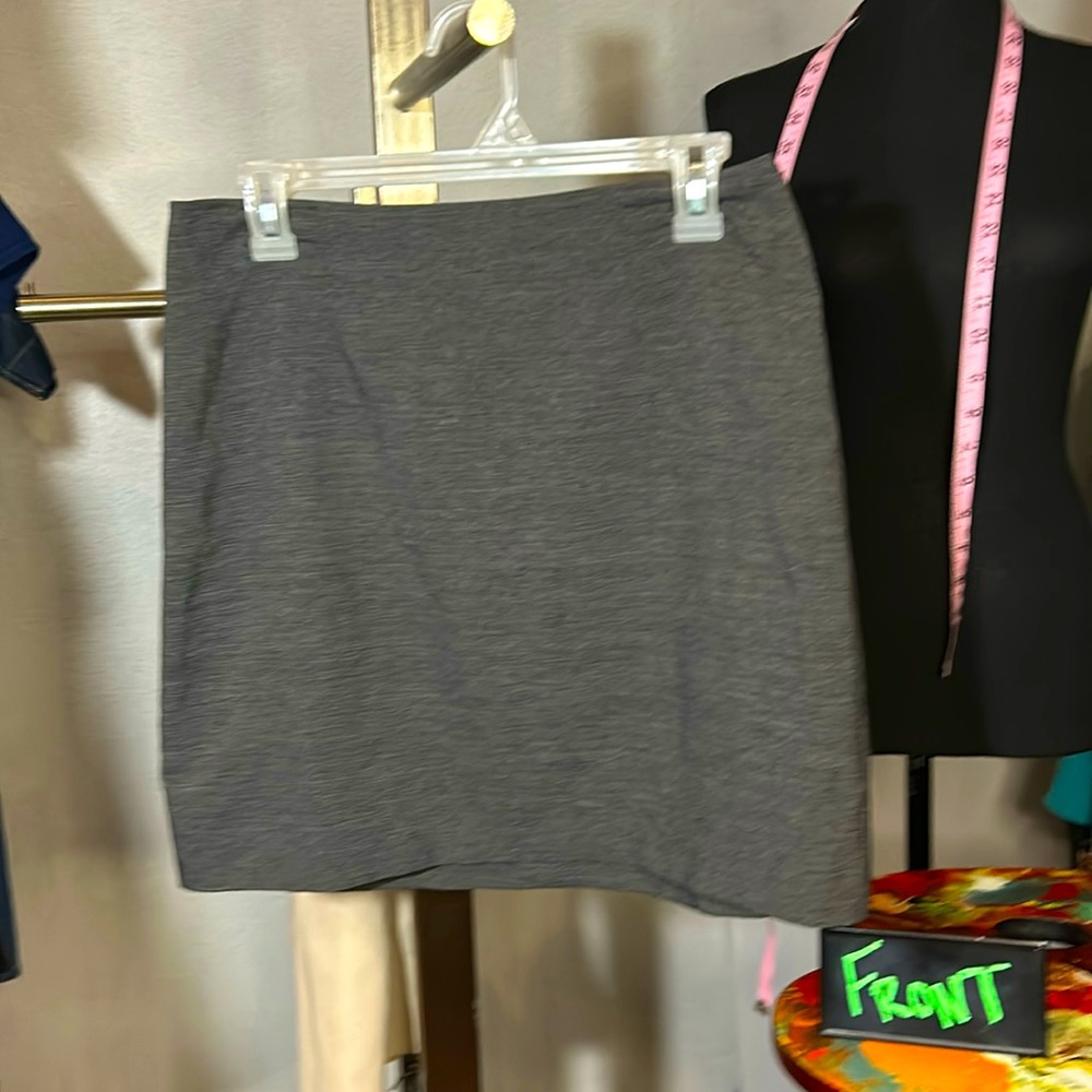 Fragile by XOXO‎ Simple Grey Linen Business Skirt w zipper in back Size 11